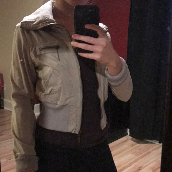 Tan jacket - Picture 3 of 3
